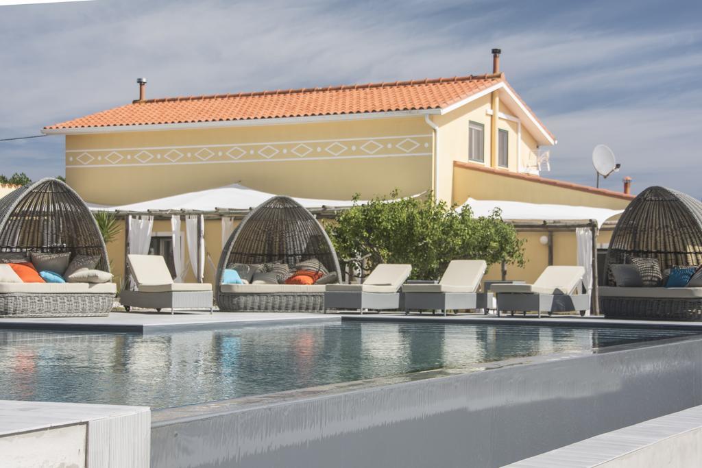 The Fig Boutique Suites Salir de Porto Ngoại thất bức ảnh