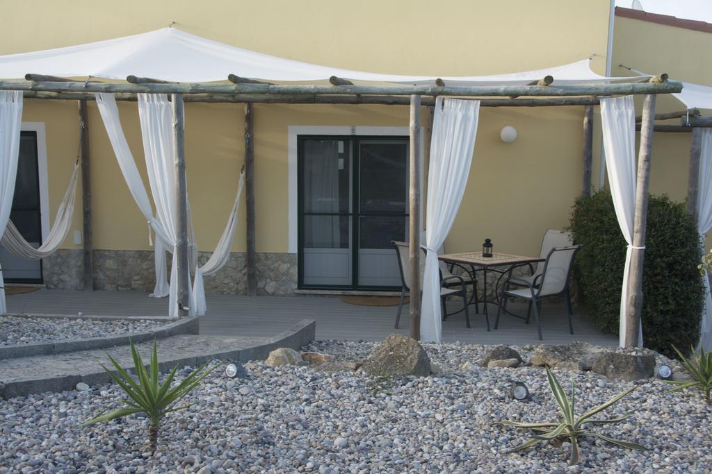 The Fig Boutique Suites Salir de Porto Ngoại thất bức ảnh